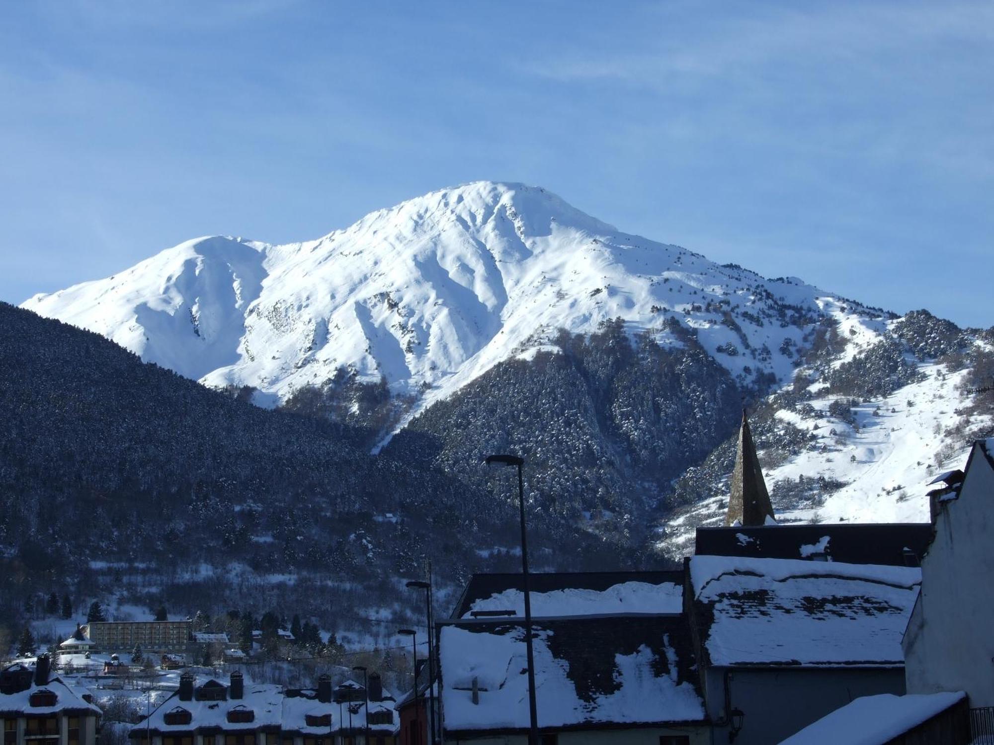 Gran Chalet Hotel & Petit Spa Vielha Bagian luar foto
