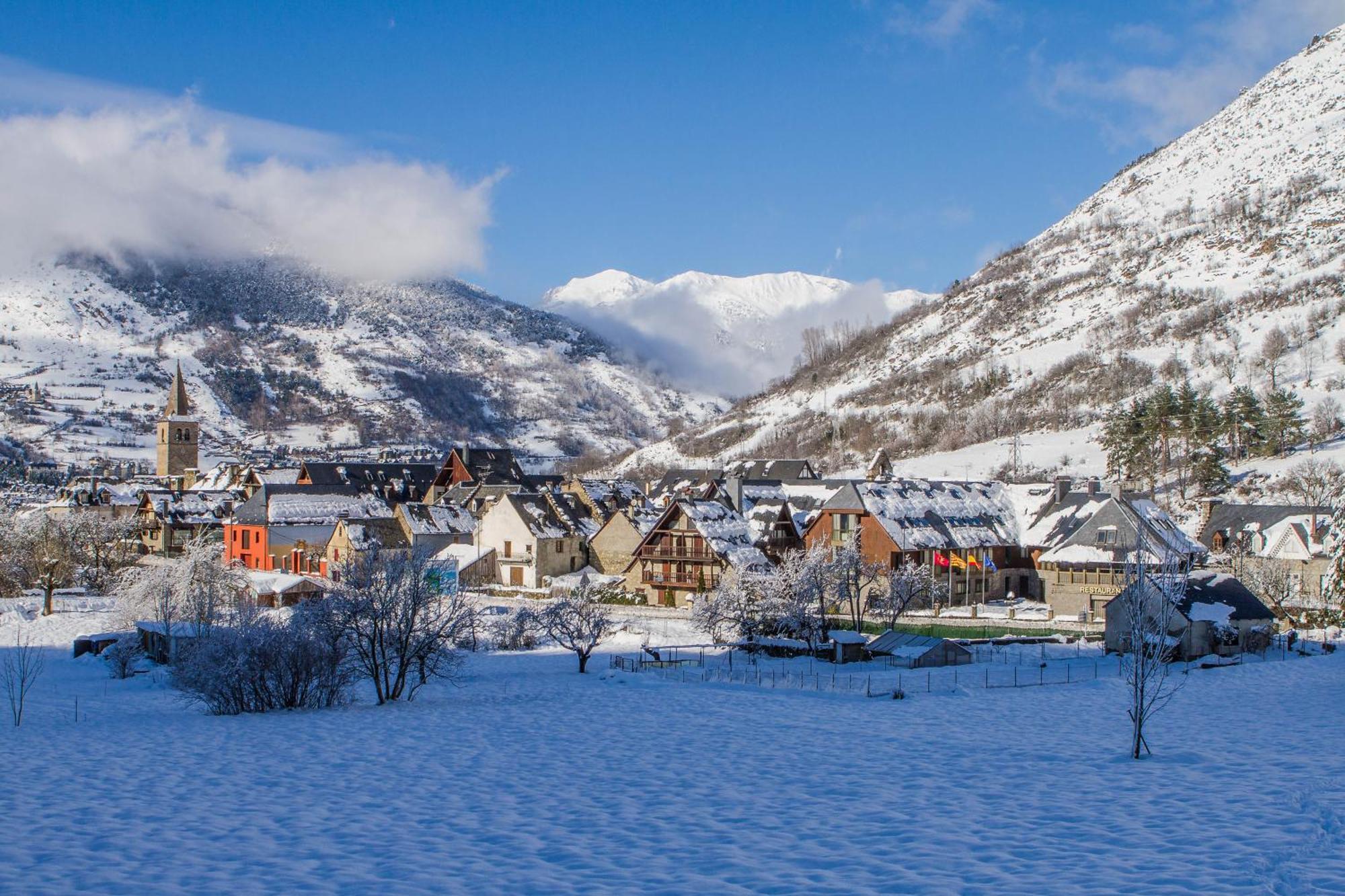 Gran Chalet Hotel & Petit Spa Vielha Bagian luar foto
