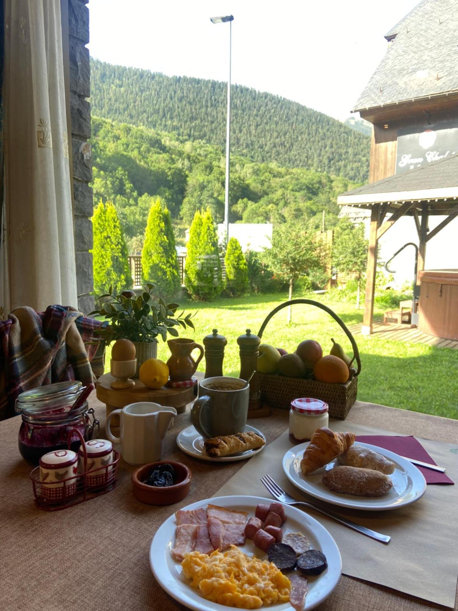 Gran Chalet Hotel & Petit Spa Vielha Bagian luar foto