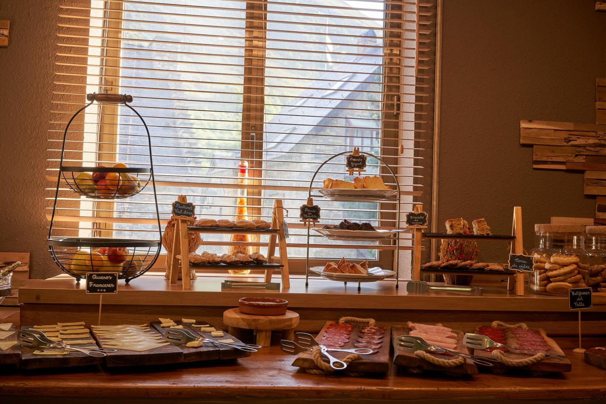 Gran Chalet Hotel & Petit Spa Vielha Bagian luar foto