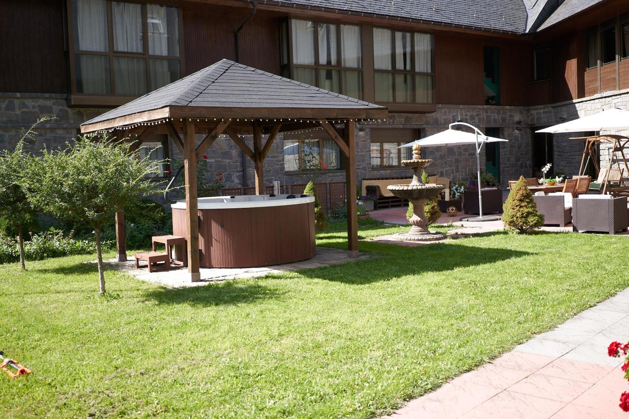 Gran Chalet Hotel & Petit Spa Vielha Bagian luar foto
