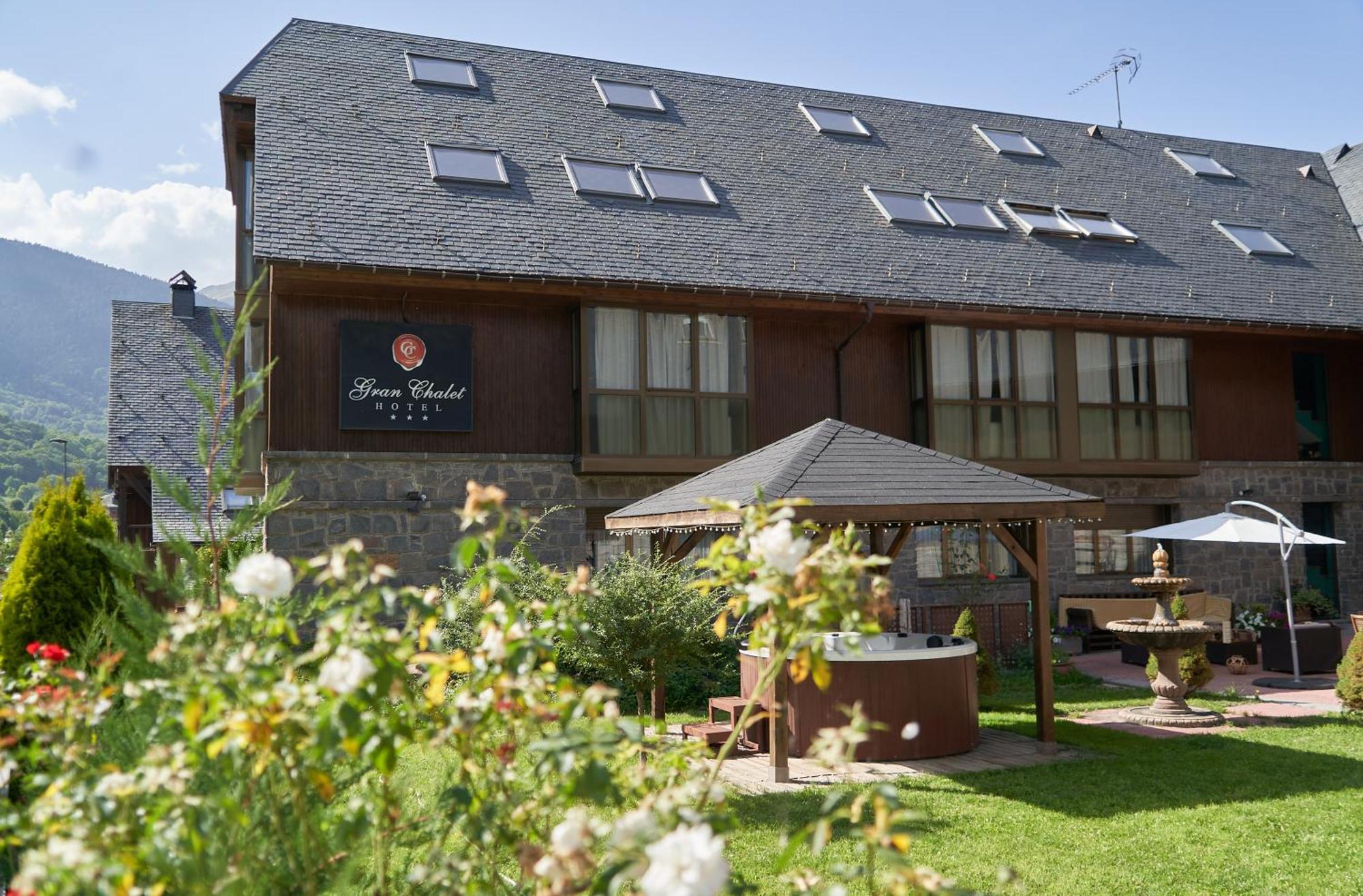 Gran Chalet Hotel & Petit Spa Vielha Bagian luar foto