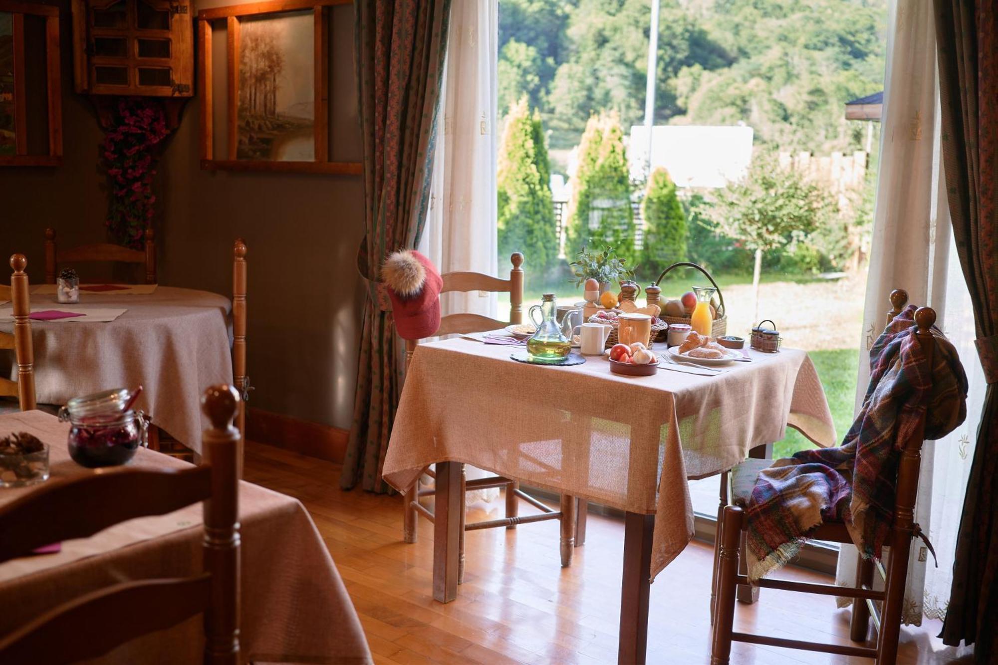 Gran Chalet Hotel & Petit Spa Vielha Bagian luar foto